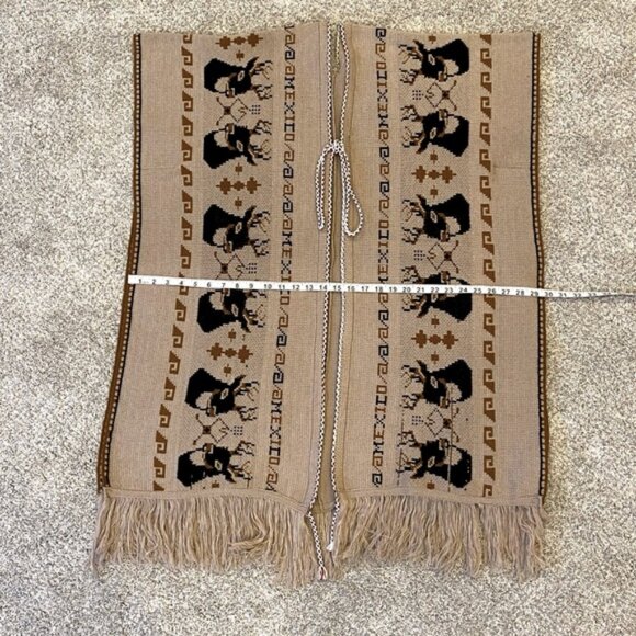 Vintage Bohemian Mexican knit blanket poncho with deer/buck design. One size - Picture 6 of 6